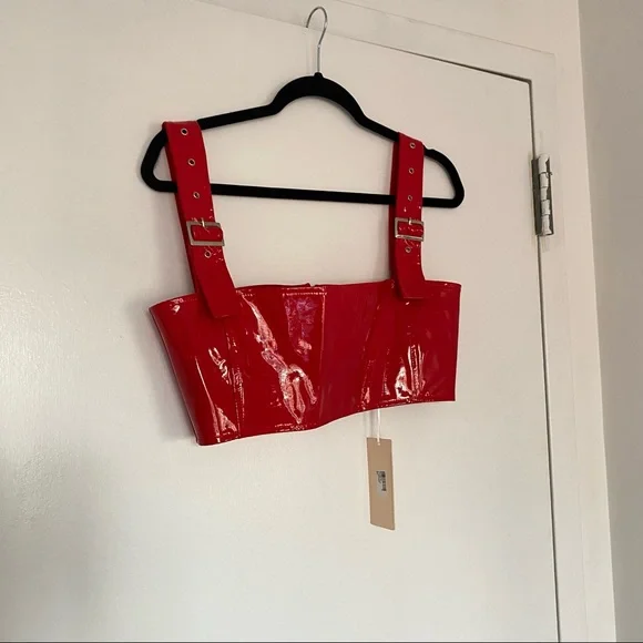 Beginning Boutique “Stay Close Top” - Picture 4 of 6